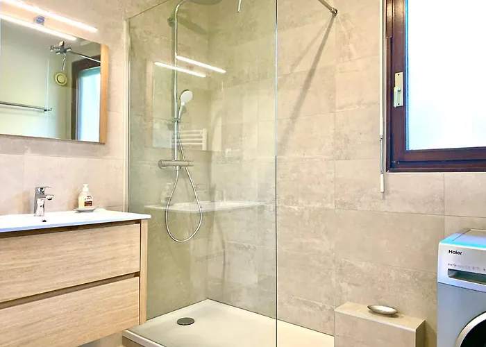 Appartement 3 Pièces Avec Piscine, Proche Du à - Fr-1-432-4